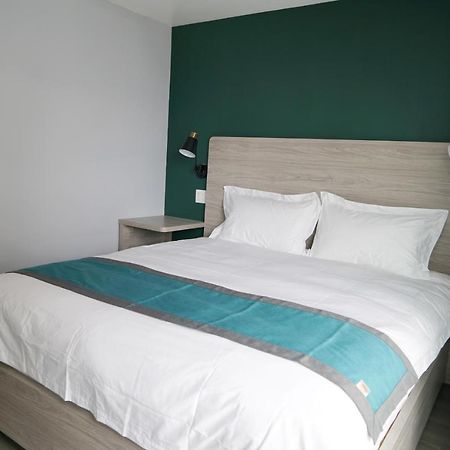 Starlight Hotel Near Lga Airport Нью-Йорк Экстерьер фото